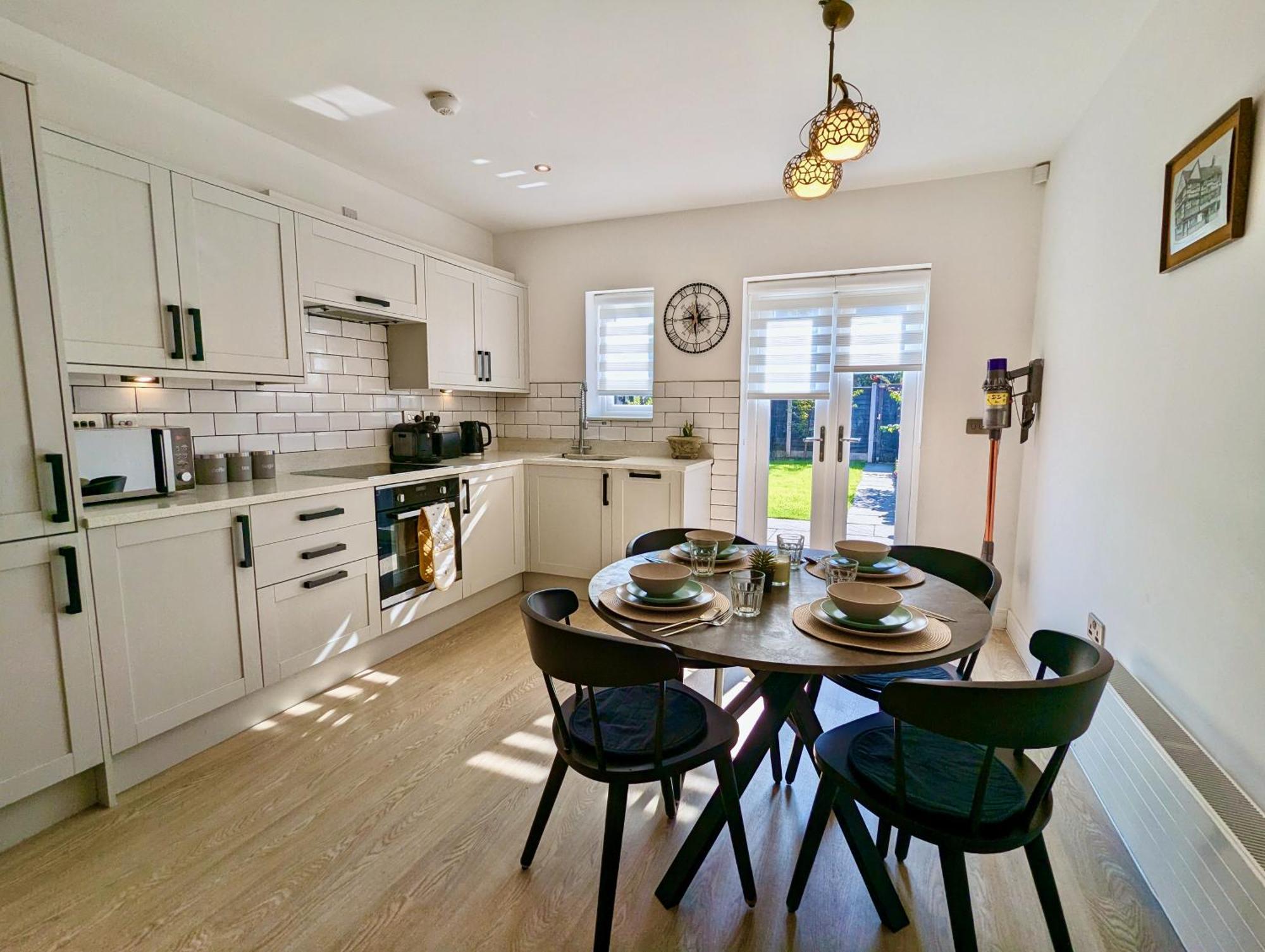 Spacious And Modern Entire With Garden Apartment Stockport