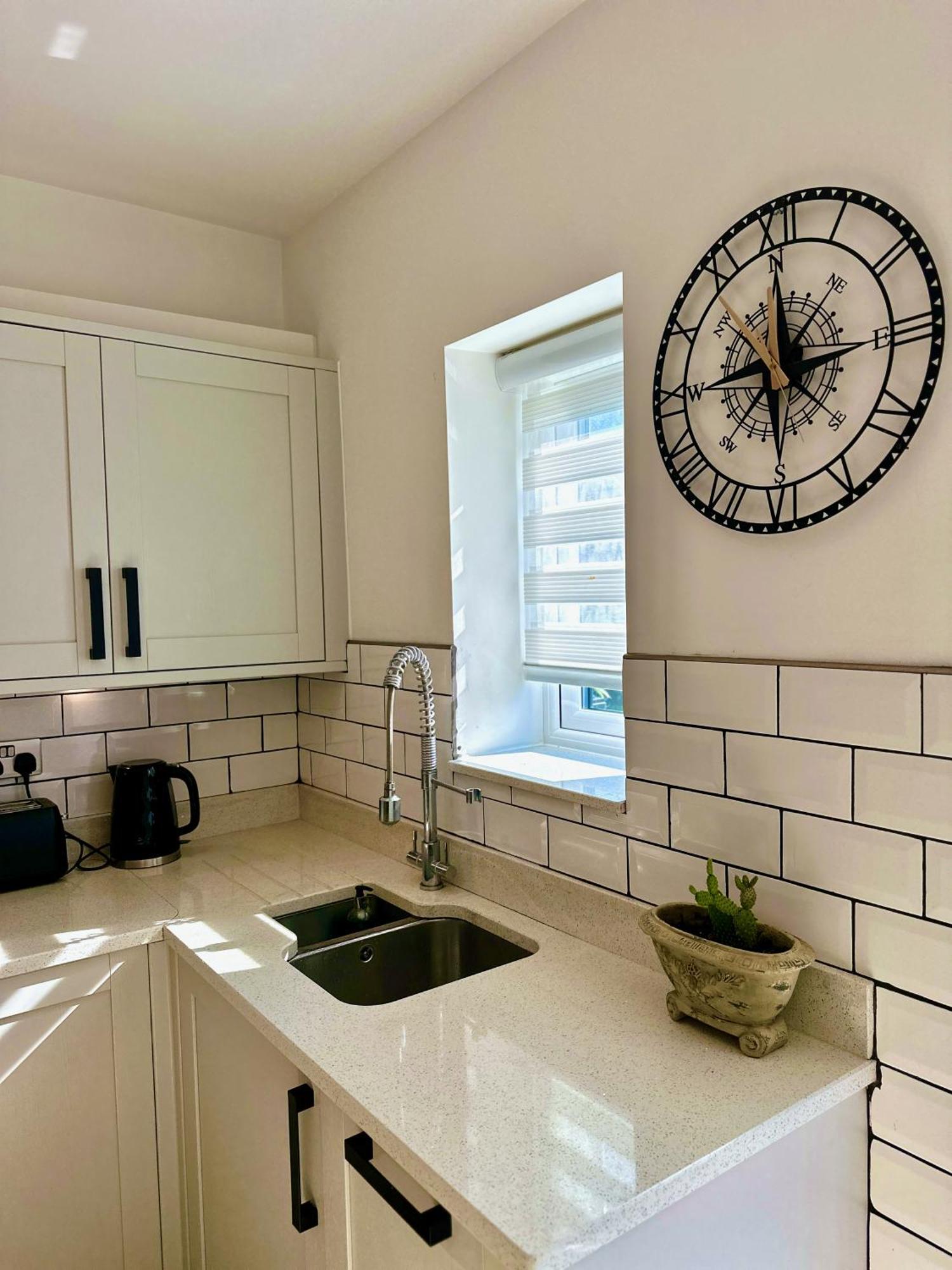 Spacious And Modern Entire With Garden Apartment Stockport