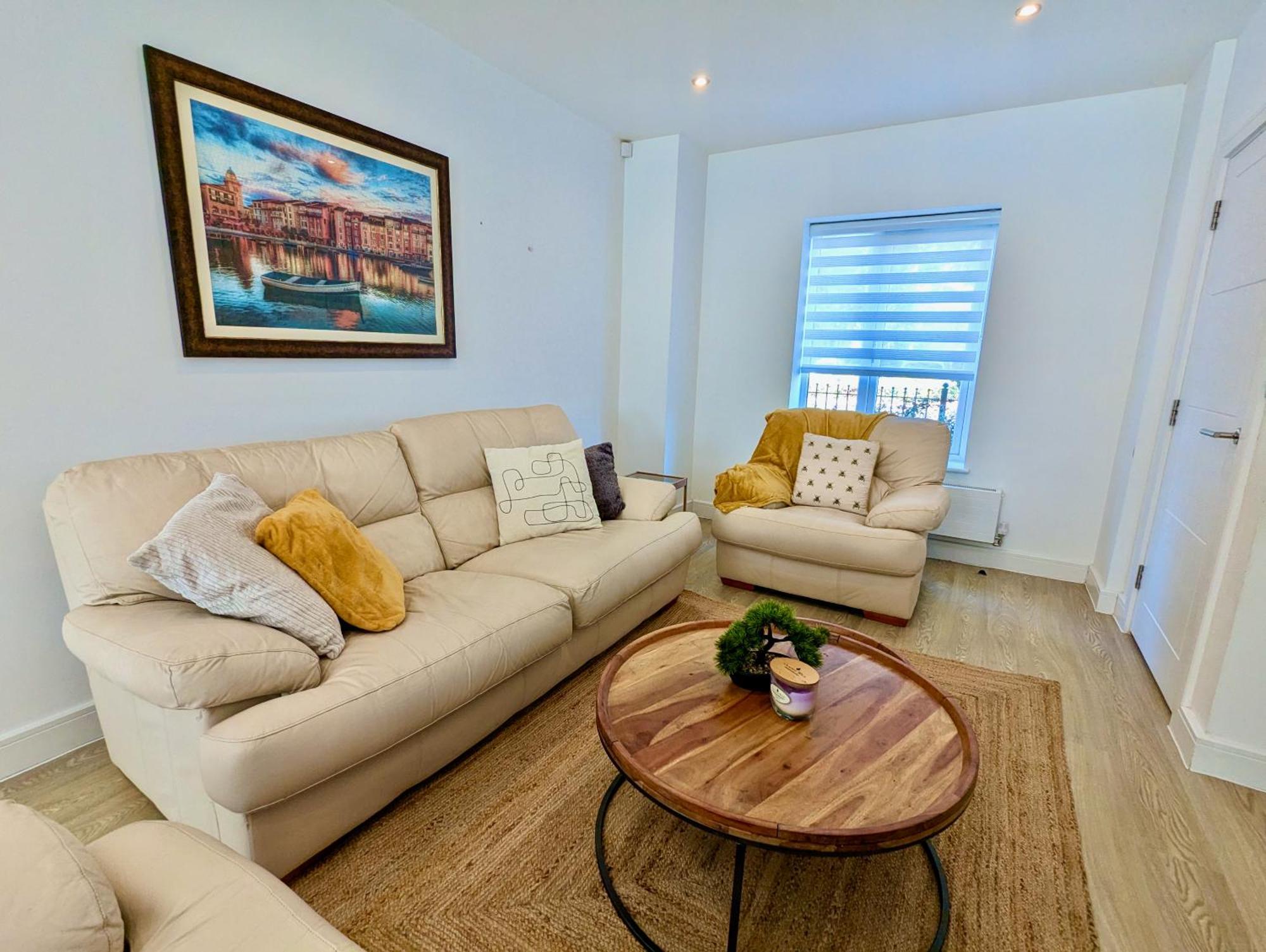 Spacious And Modern Entire With Garden Apartment *