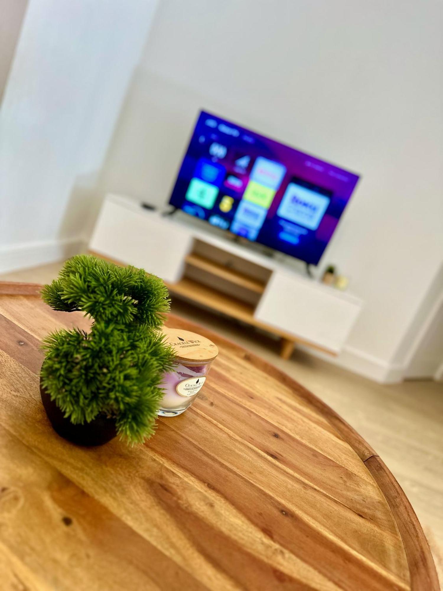 Spacious And Modern Entire With Garden Stockport