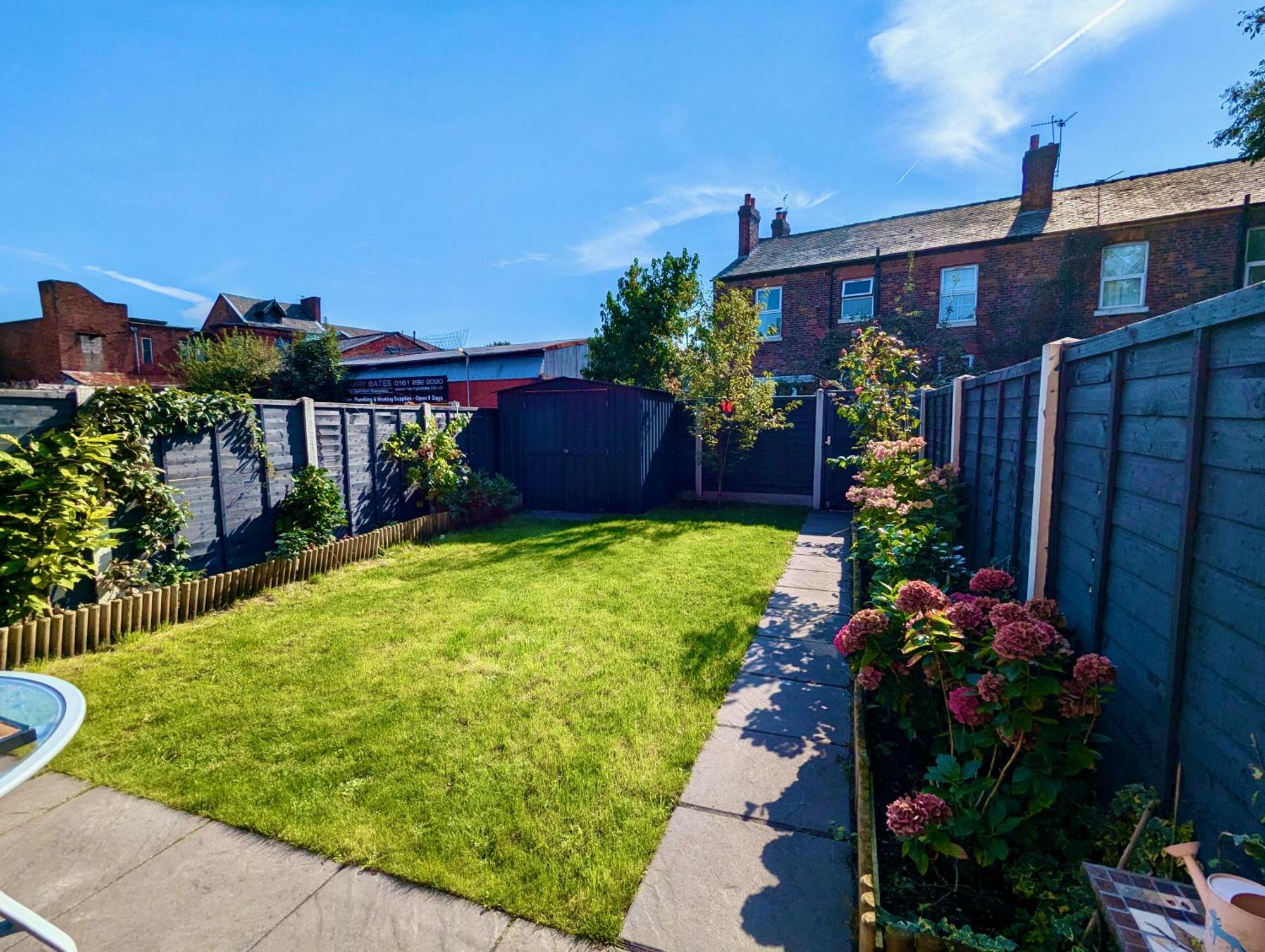 Spacious And Modern Entire With Garden * Stockport